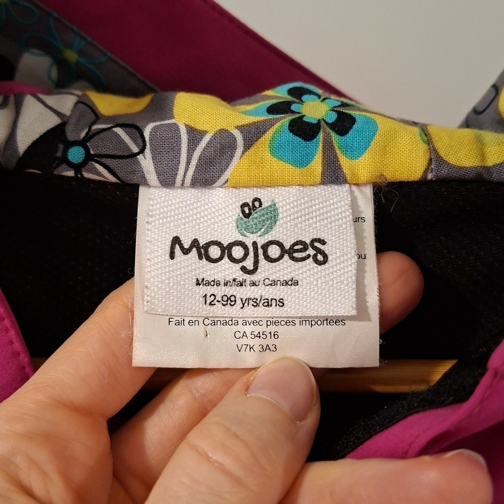 Moojoes Fuchsia Reflective Rain Poncho with Floral Print Hood (Regular) - Picture 3 of 12